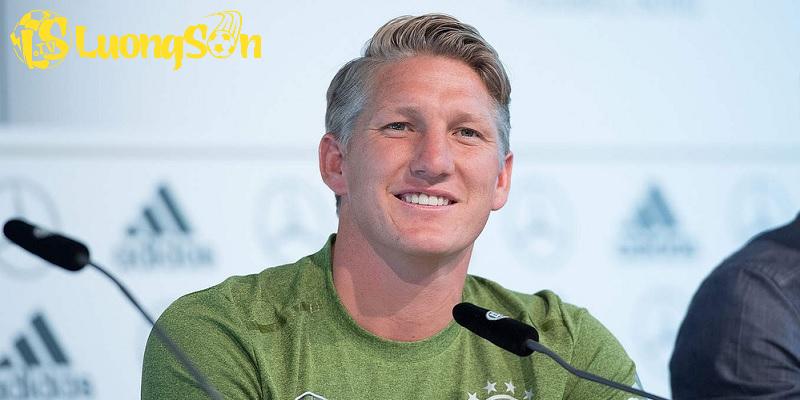 Schweinsteiger lên tiếng xin lỗi sau scandal chế giễu Dortmund