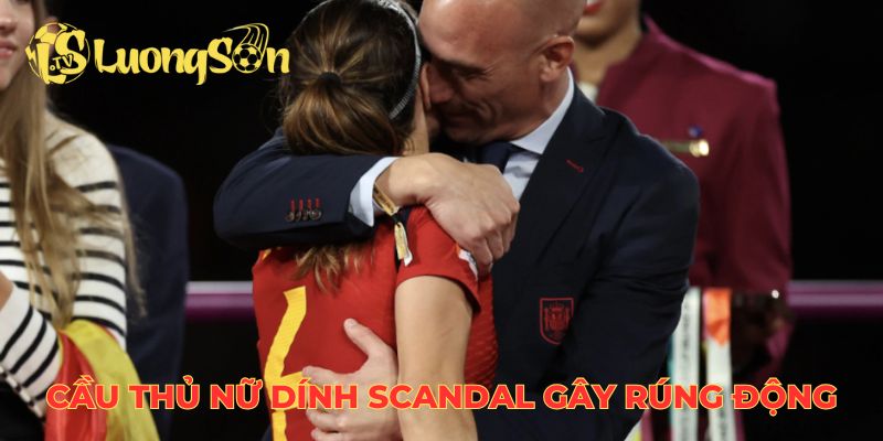 Cầu thủ nữ dính scandal nội bộ đội tuyển gây rúng động